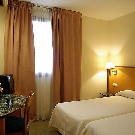 Hostal Meson Pepa Logroño Esterno foto
